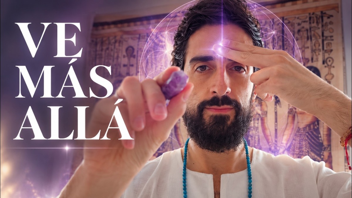 Envío de Reiki Egipcio para abrir el tercer ojo, representado mediante una luz índigo en el entrecejo, símbolo del chakra Ajna, la intuición, la claridad mental y el despertar espiritual.